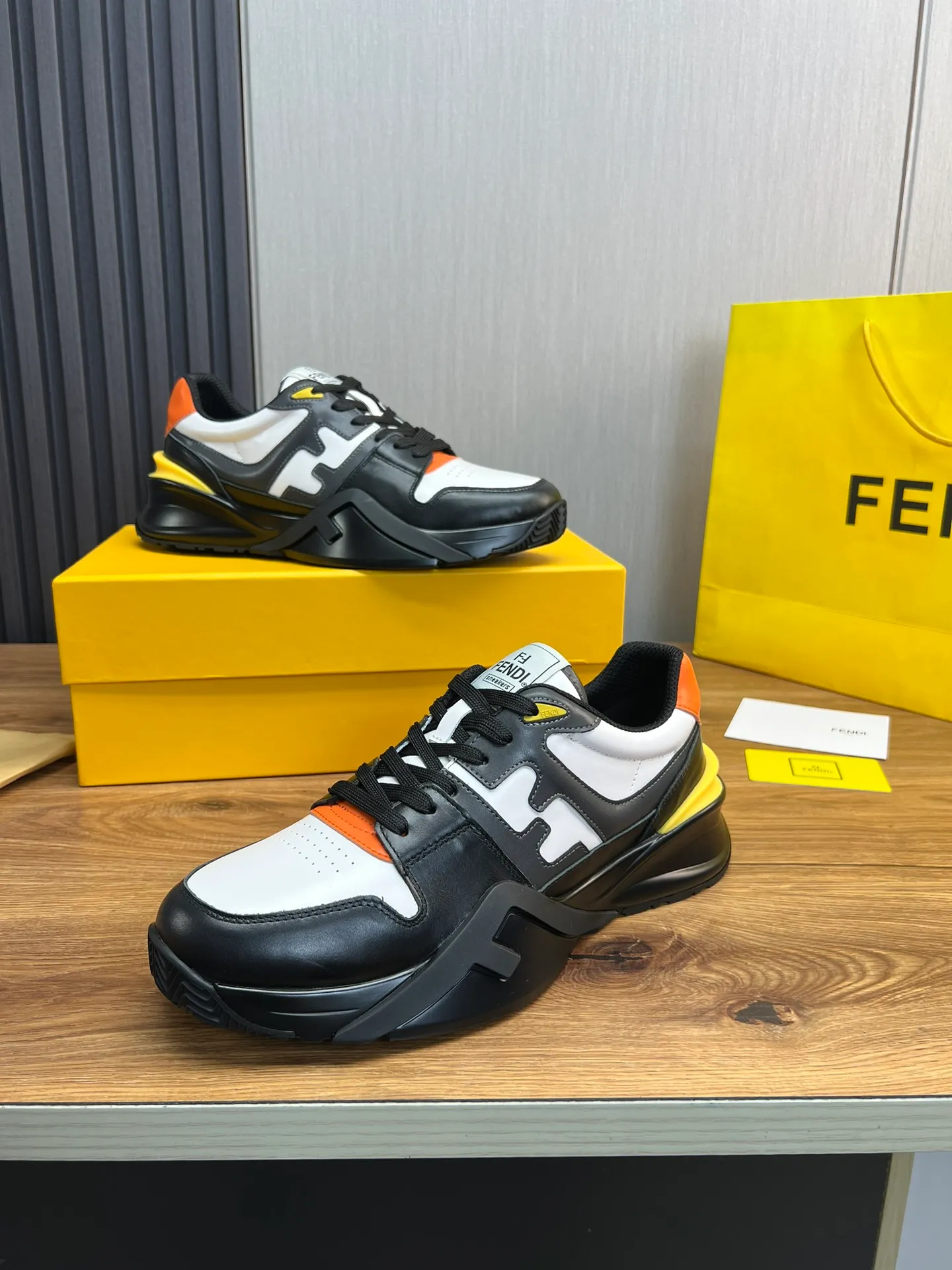 Men's shoes 💰520💰 Fendi [Fendi] hot style is on the market 🔥Fashionable casual men's shoes 🔱 Made of original cowhide + breathable mesh lining + sheepskin feet, perfect shape, top quality, you deserve it 🔜Original outsole, ultra-light, non-slip and wear-resistant 👣 Standard size 38-44 (customized in 45)